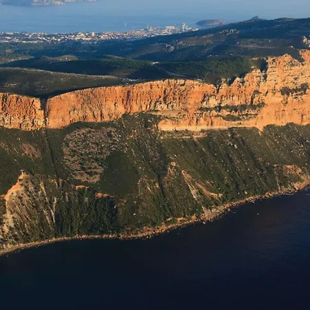 Beau T3 Calme Et Clair Avec Parking Balcon Et Vue Sur Le Cap Canail Cassis